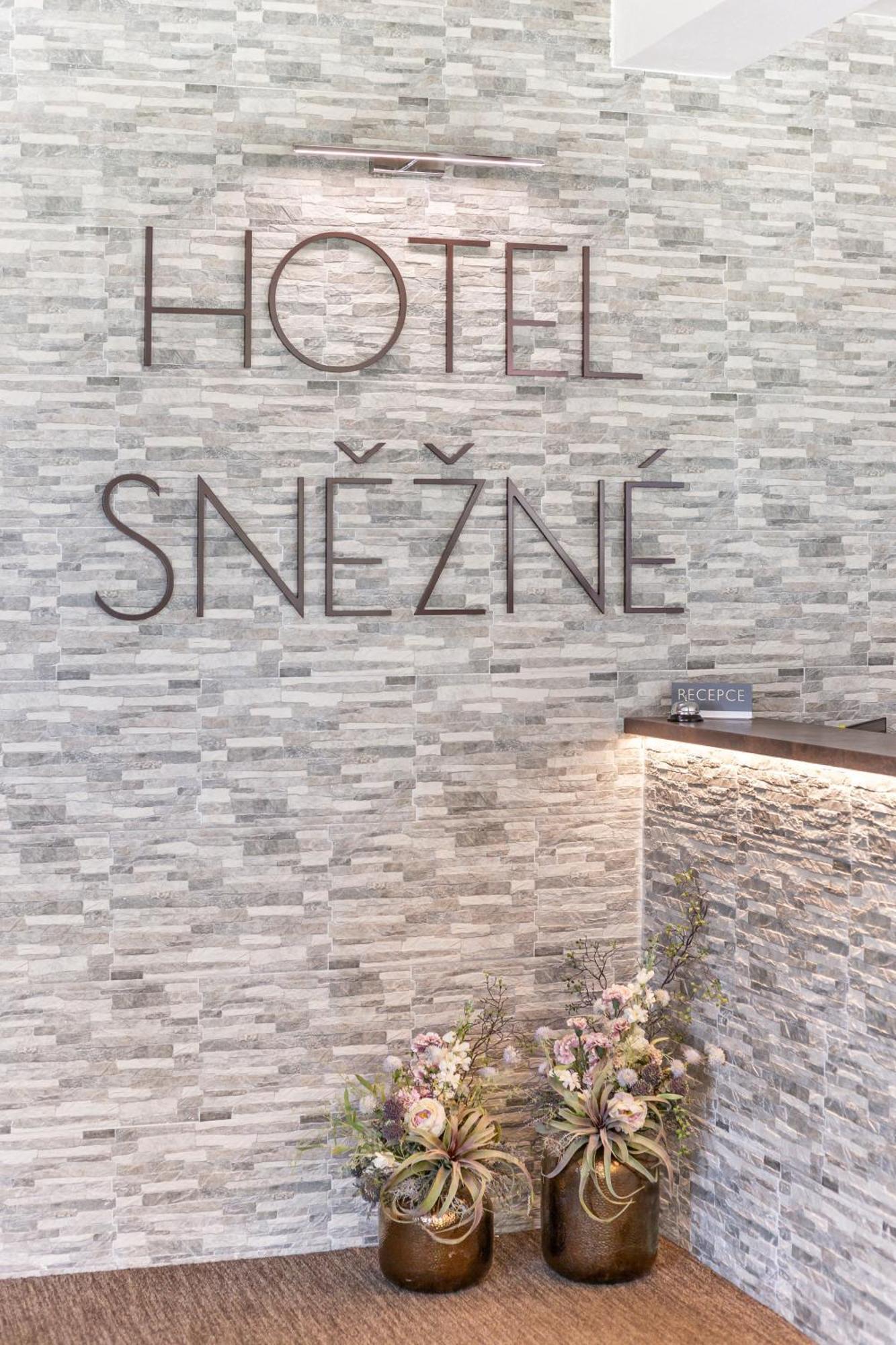 Hotel Snezne ภายนอก รูปภาพ